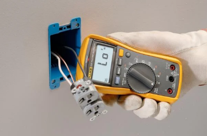 Fluke 117C non-contact voltage measuring multimeter
