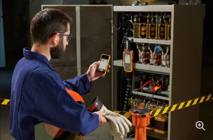 Fluke 120B Series ScopeMeter ®  Industrial handheld oscilloscope