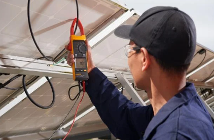 配备 iFlex 探头的 393 FC CAT III 1500 V 真有效值钳形表